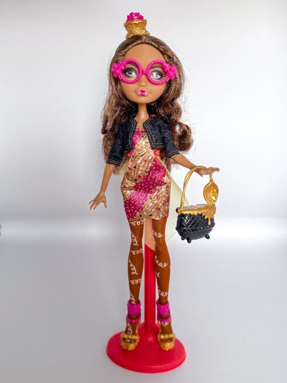 Ever After High Sugar Coated Ginger Breadhouse Outfit on Cedar Wood Doll
